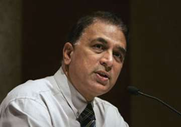 this is not the right time to remove dhoni says gavaskar