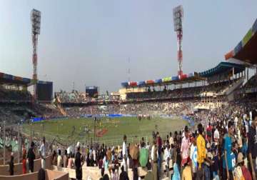 thousands flock to eden gardens to watch sachin tendulkar s 199th test