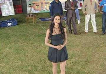 veena malik sizzles as india tv cricket anchor