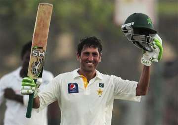 younis khan s century spurs pakistan to 261 4 in 1st test
