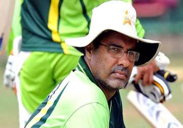 younis returns as pakistan s cricket coach