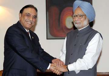 zardari writes to singh hails indo pak cricket ties