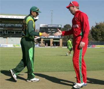 pakistan set a target of 261 for zimbabwe in final odi