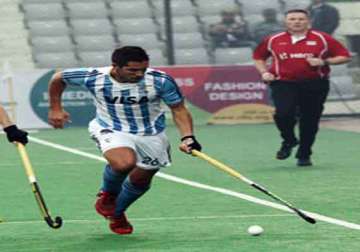 hockey argentina beat belgium top pool b