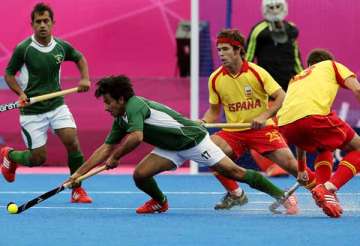 hockey pakistan hold spain 1 1 aus spank sa 6 0