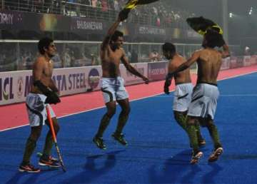 pakistani hockey players remove shirt make obscene gestures to indians coach apologises