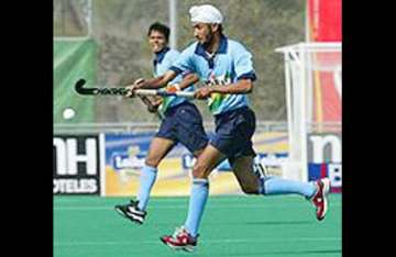 hockey players revolt against non payment of dues