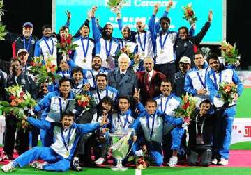 indian hockey team rejects meagre cash reward