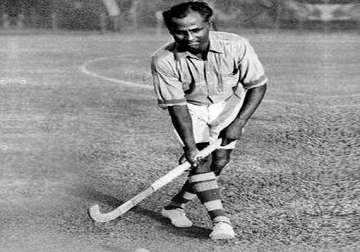 pm modi pays tribute to hockey legend dhyan chand