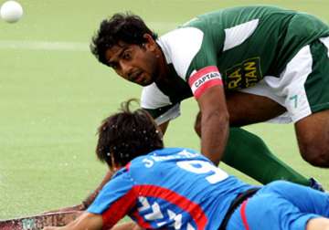 pakistan earns consolation win in champions trophy