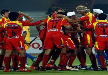 up wizards end delhi waveriders unbeaten run with 4 1 win