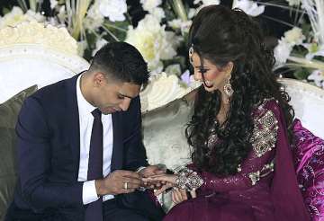 boxer amir khan gifts 100 000 platinum diamond ring to fiancee at engagement ceremony