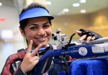 cwg 2014 apurvi breaks cwg record marches into 10m air rifle finals