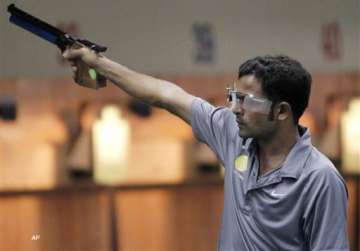 vijay kumar wins bronze in 10m air pistol event