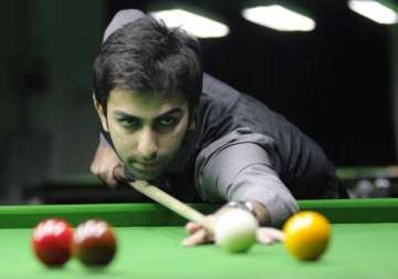 siddharth parikh surprises advani in billiards