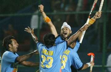 mahadik scores twice india beat canada 4 3 in 2nd hockey test