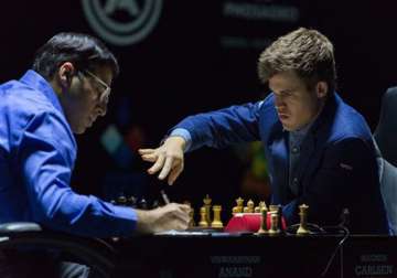 anand loses 11th game carlsen retains world title