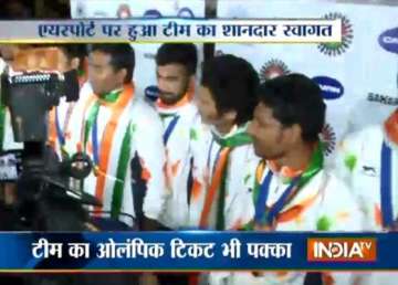 asiad champion indian hockey team return home to rousing welcome