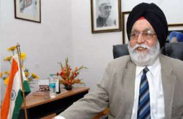 gill on a mission to broker peace between cgf and kalmadi