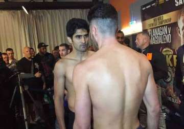 vijender not bothered by opponent s comments before pro debut
