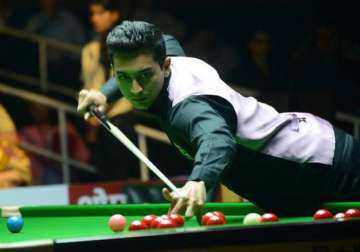 mehta crashes out after losing to england pro walden