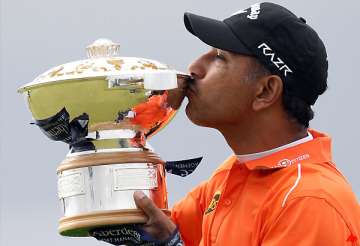 jeev wins scottish open qualifies for british open