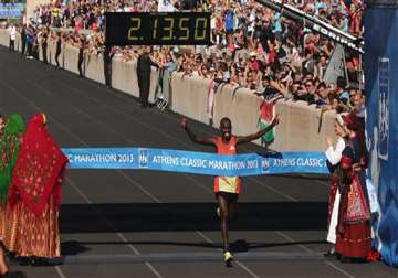 kenyans win men s women s athens marathon races