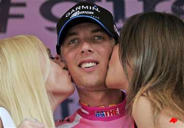 navardauskas takes giro lead as phinney struggles