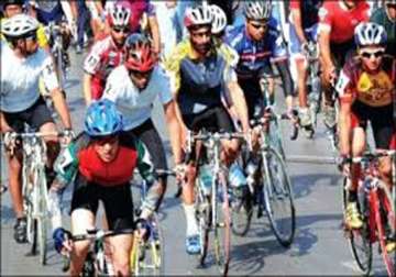 pakistani cyclists find a way to cross delhi limits