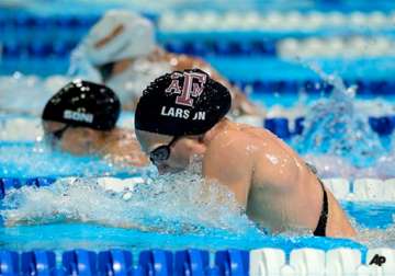 phelps gets lochte again winning 200 im at trials