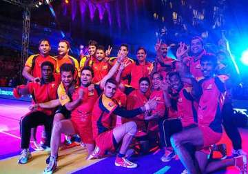 pro kabaddi bengaluru bulls tame jaipur pink panthers for semis berth