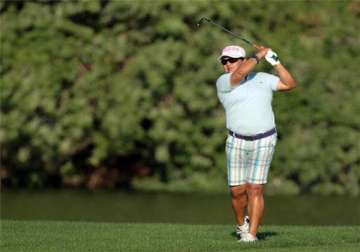 smriti fights back to lead in hero women s golf