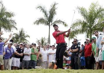 tiger woods pulls out of bay hill because of back pain.