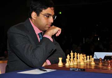viswanathan anand held by leader fabiano caruana in chess masters