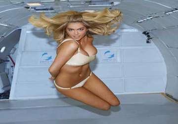 watch bikini clad kate upton posing in zero gravity for sports illustrated