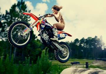 watch hot pics of tarah gieger a female motocross racer