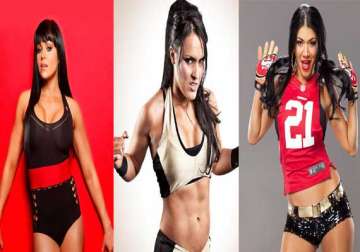 women wrestlers who can kick you out of ring