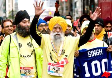 100 year old india born marathoner finishes race