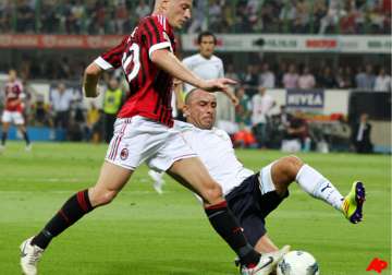 ac milan and lazio draw 2 2 to open serie a