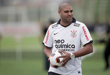 adriano keeps corinthians in brazilian league lead