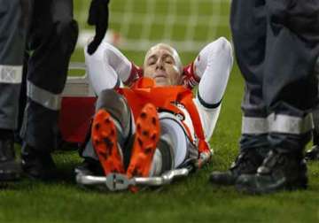 arjen robben out for 6 weeks with knee injury