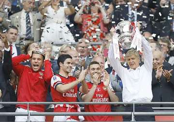 arsenal ends 9 year title drought with fa cup win