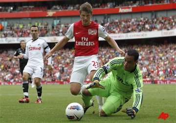 arsenal finally wins after swansea gk s blunder