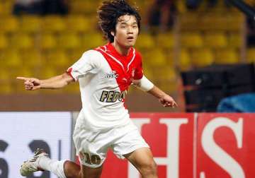 arsenal signs south korea captain park chu young