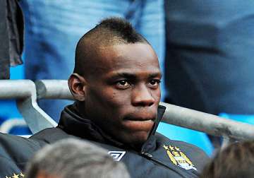 balotelli feels referees are harsh on him