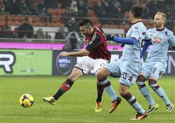 balotelli s late goal secures 1 0 milan win