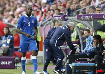 balotelli loses his place in italy s lineup