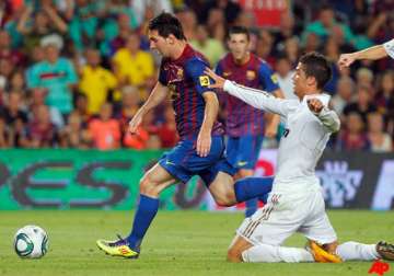 barcelona beats madrid with messi s goal