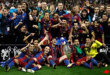 barcelona lifts european cup crushes man utd 3 1