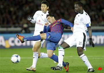 barcelona striker david villa breaks left leg